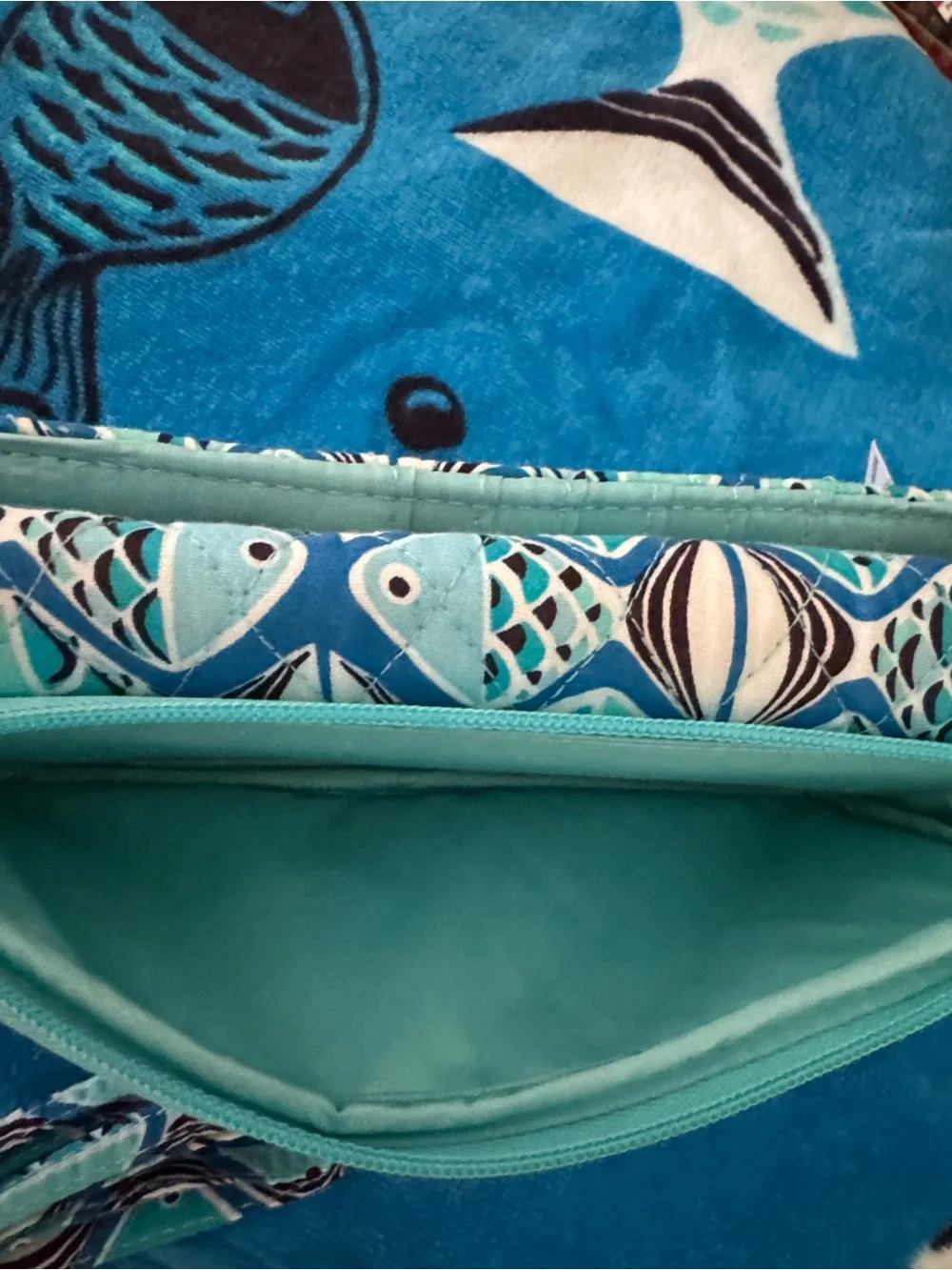 Vera Bradley Go Fish Blue wallet crossbody & matching beach towel - NWT - Picture 4 of 16